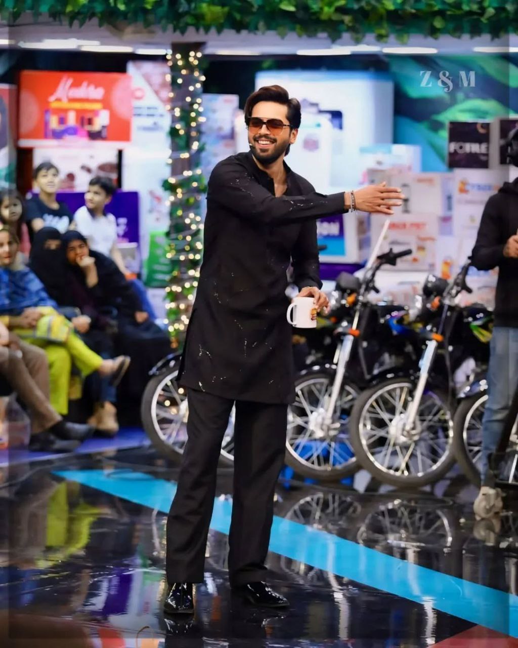 MEN'S SEQUENCE EMBROIDERED BLACK KURTA PANT SET